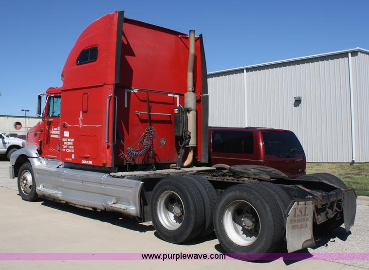 image for item A2292 2000 International 9200 Eagle semi truck