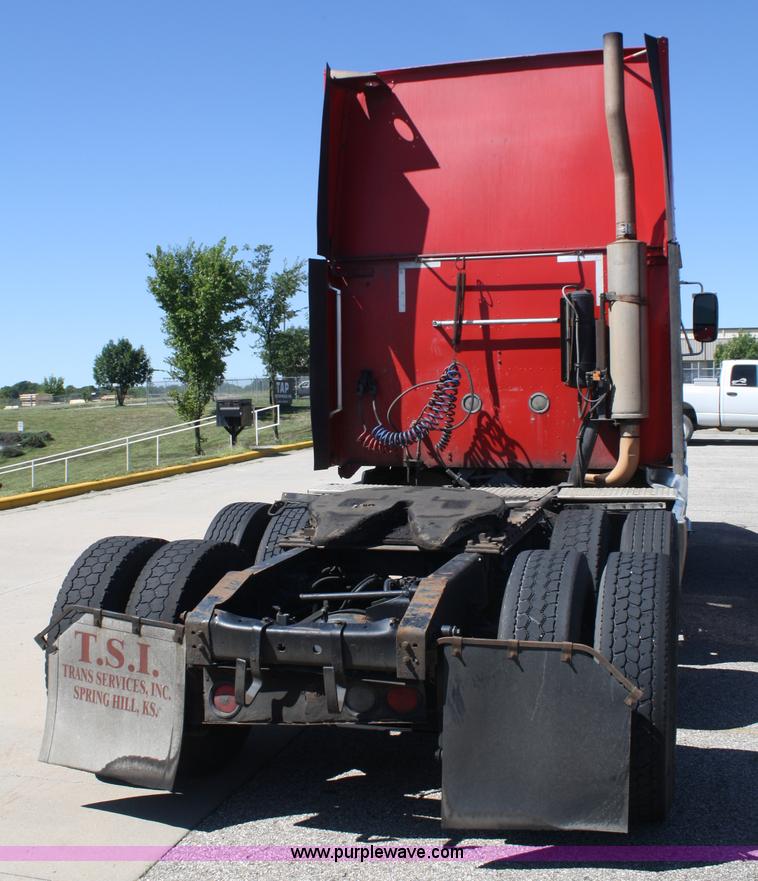 image for item A2292 2000 International 9200 Eagle semi truck