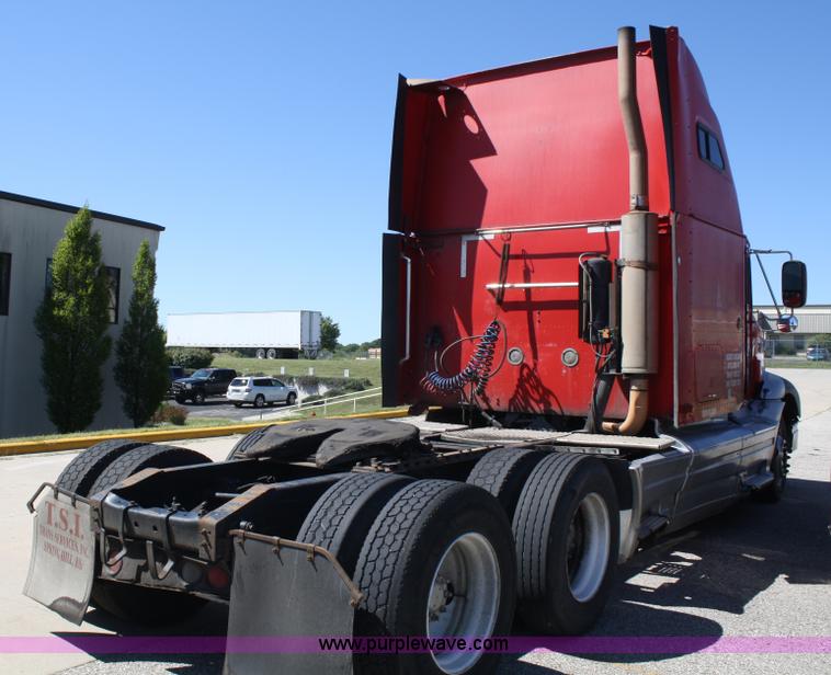 image for item A2292 2000 International 9200 Eagle semi truck