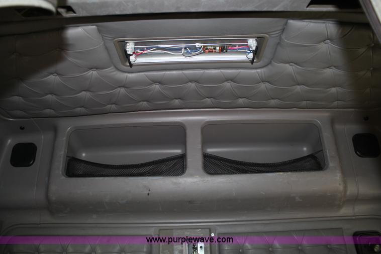 image for item A2292 2000 International 9200 Eagle semi truck