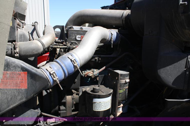 image for item A2292 2000 International 9200 Eagle semi truck