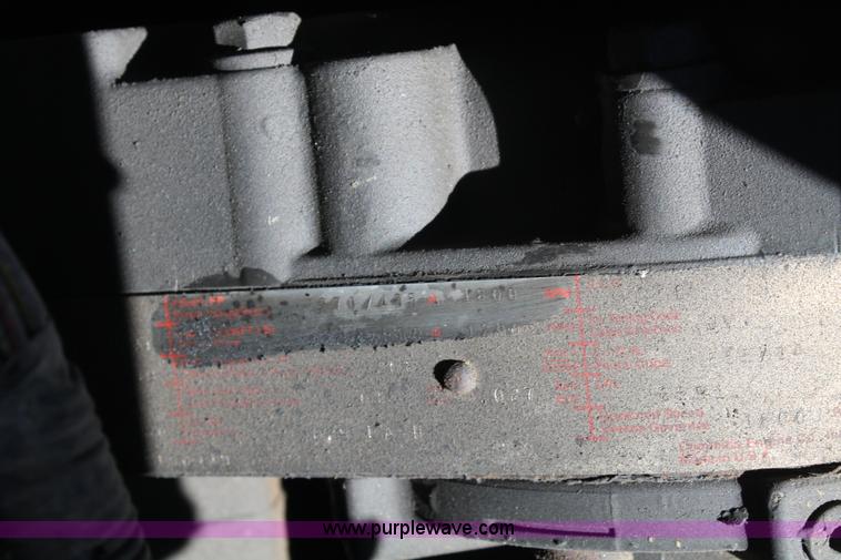 image for item A2292 2000 International 9200 Eagle semi truck