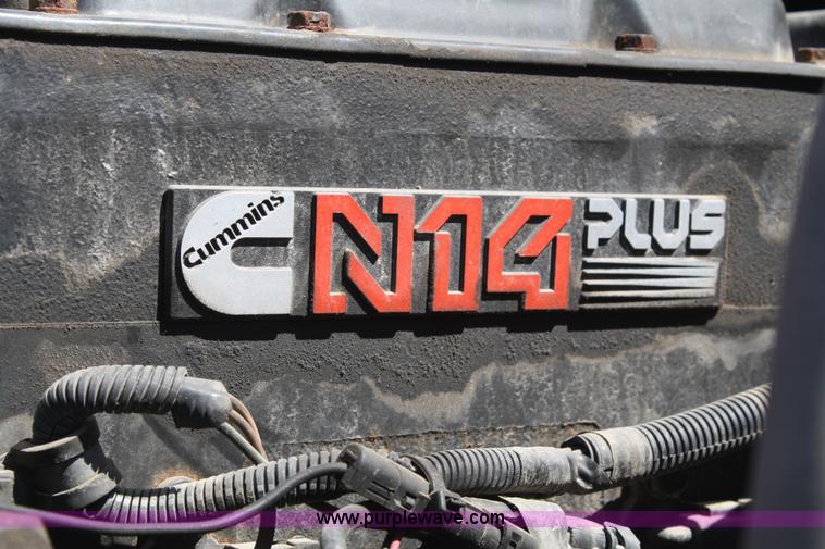 image for item A2292 2000 International 9200 Eagle semi truck