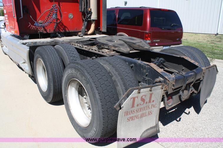 image for item A2292 2000 International 9200 Eagle semi truck