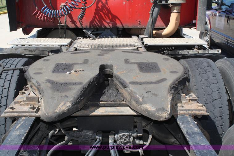 image for item A2292 2000 International 9200 Eagle semi truck