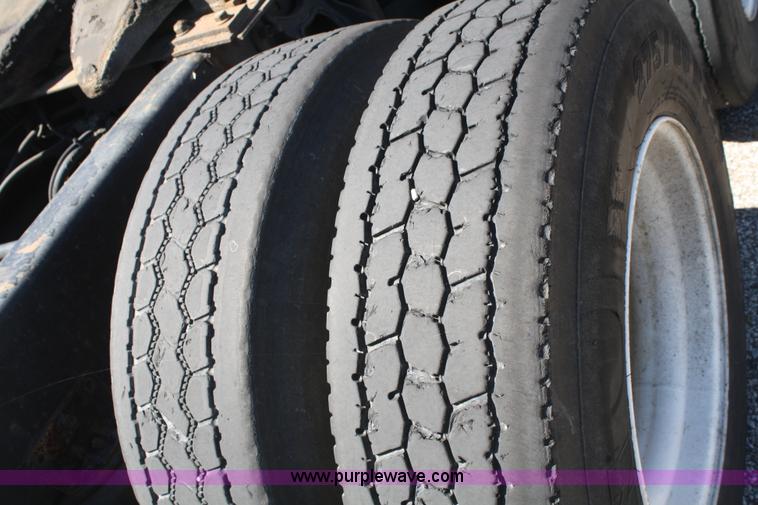 image for item A2292 2000 International 9200 Eagle semi truck