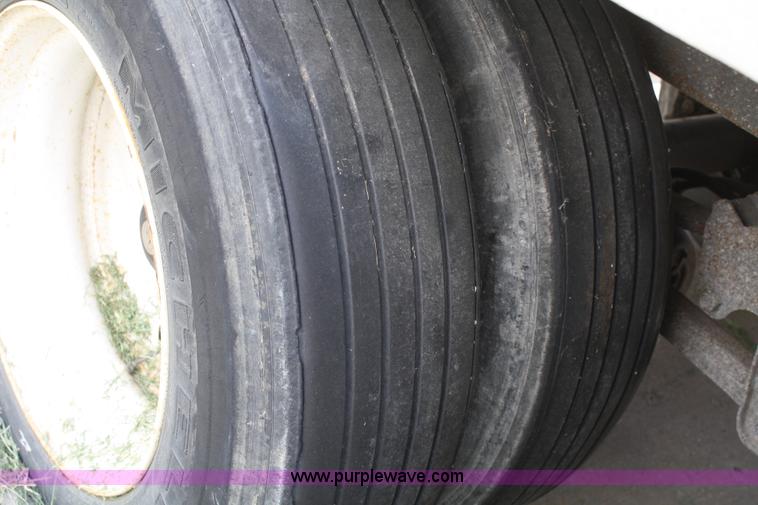 image for item A2297 1995 Stoughton 48' dry van trailer