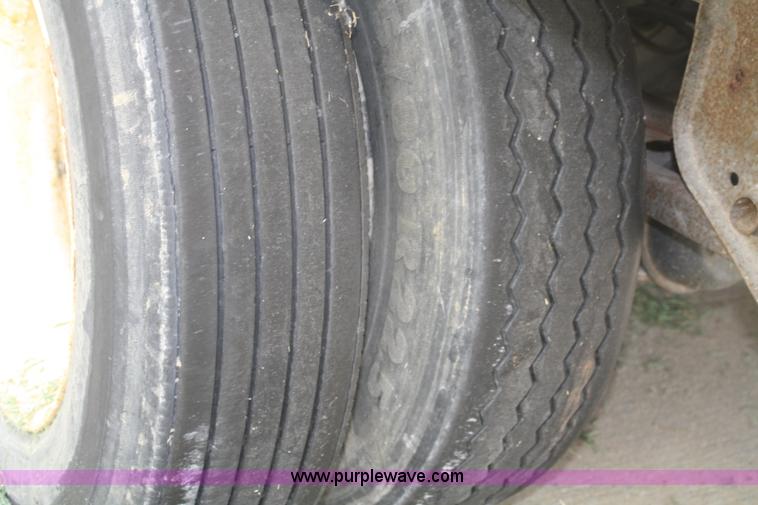 image for item A2297 1995 Stoughton 48' dry van trailer