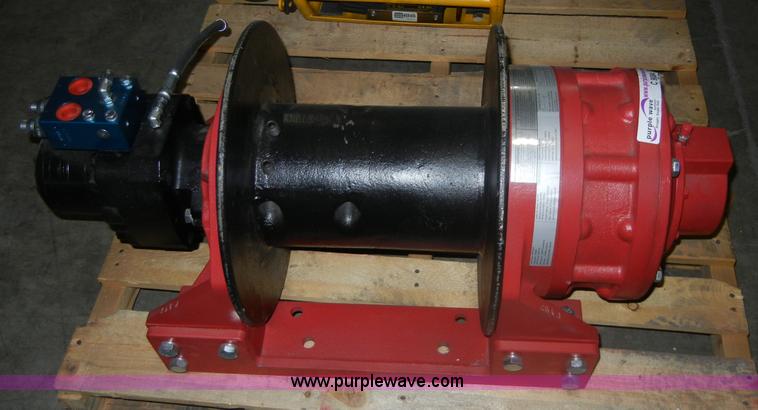 image for item C9084 Dayton hydraulic winch