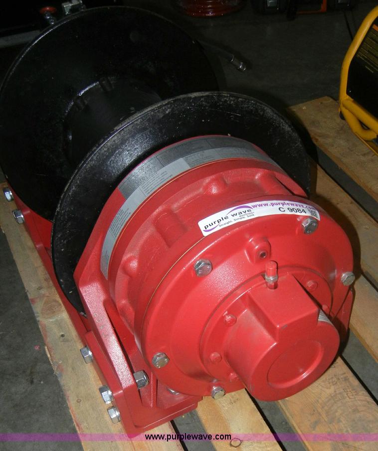 image for item C9084 Dayton hydraulic winch