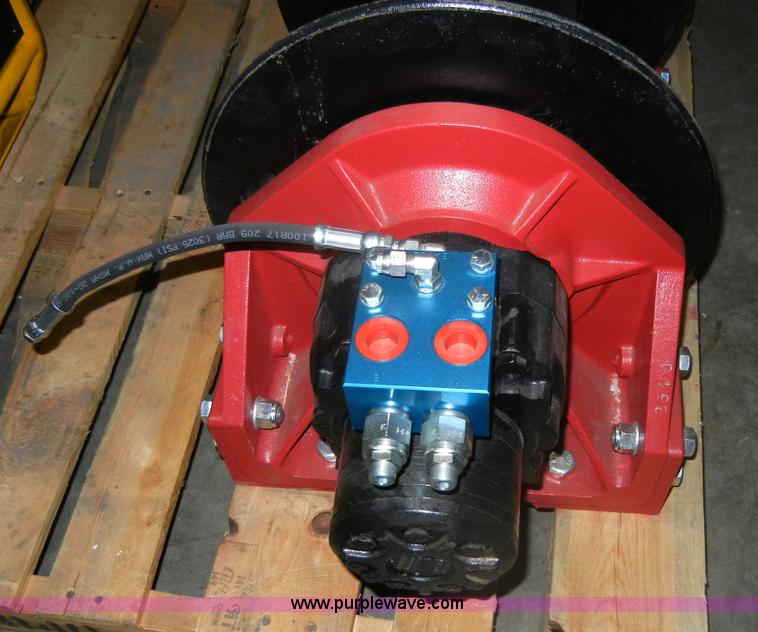 image for item C9084 Dayton hydraulic winch