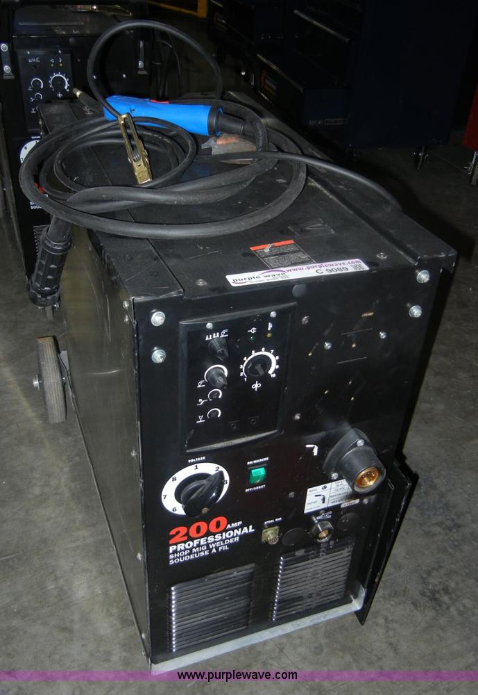 image for item C9089 Schumaker MIG welder