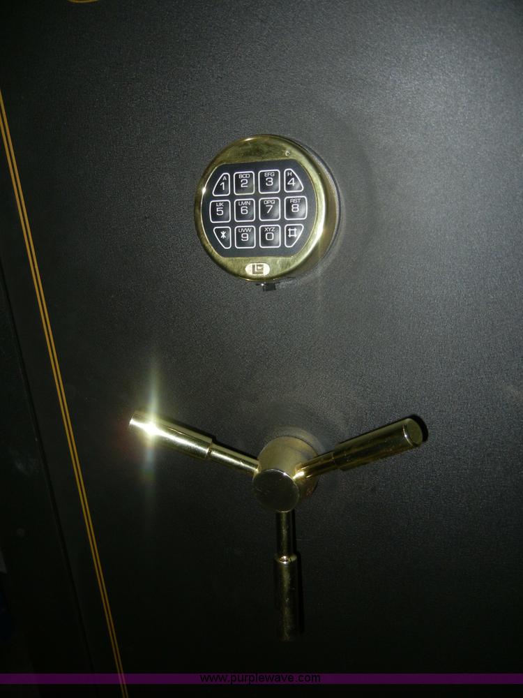 image for item C9092 Treadlok gun safe