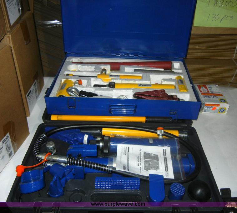 image for item C9109 Assorted shop tools
