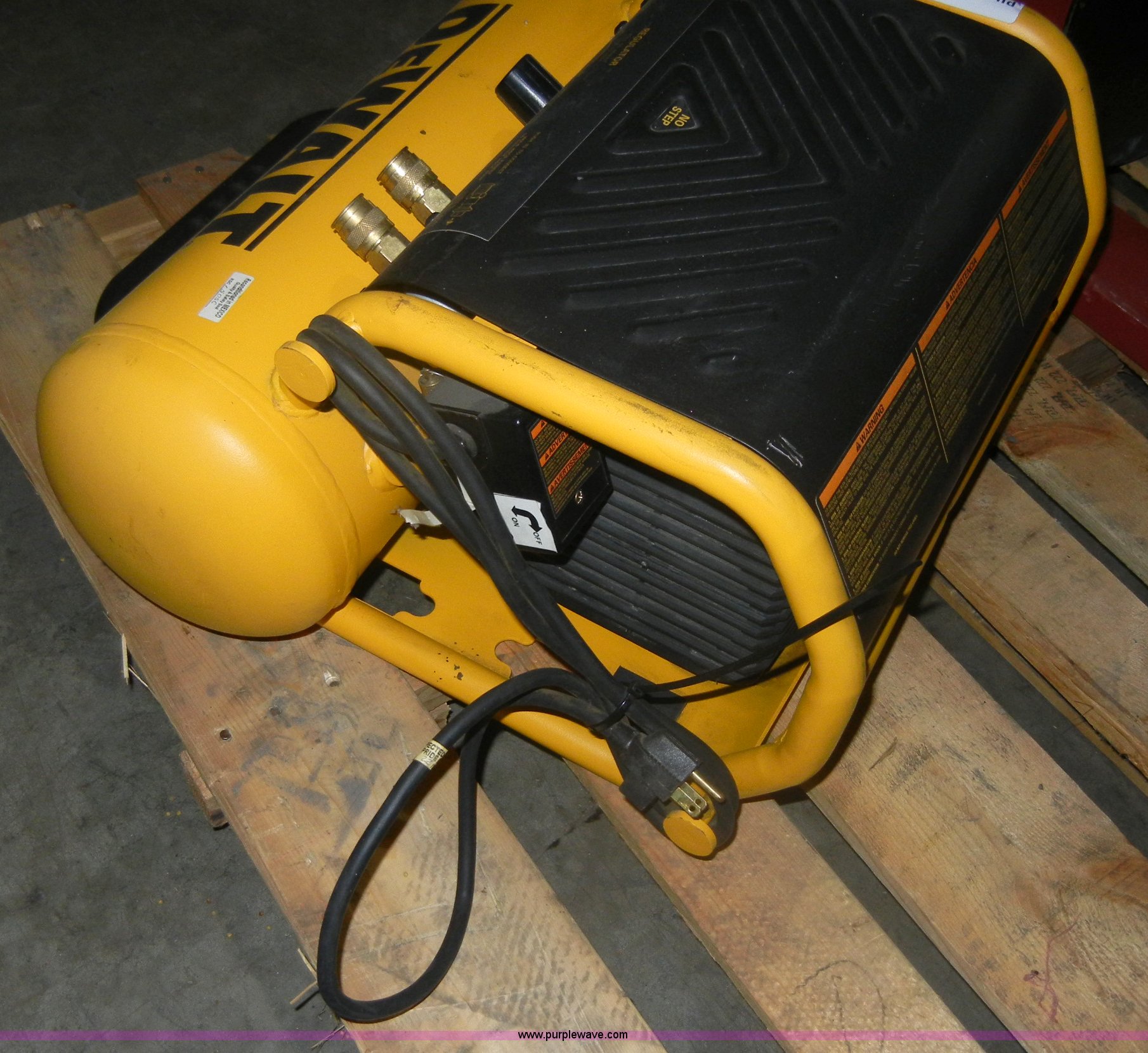 Dewalt Emglo 4 gallon air compressor in Spring Hill, KS Item C9085 sold Purple Wave