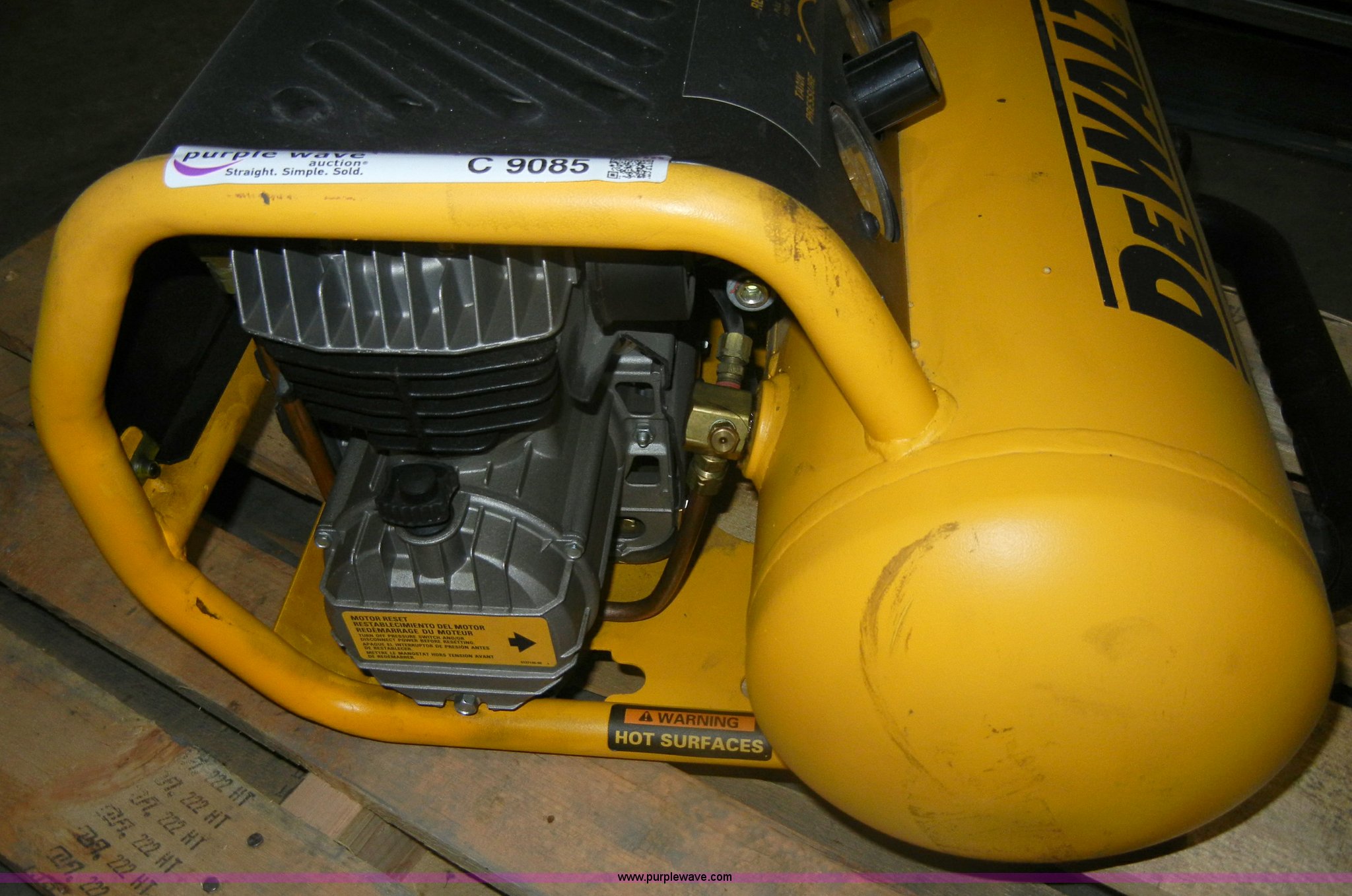 Dewalt Emglo 4 gallon air compressor in Spring Hill, KS Item C9085