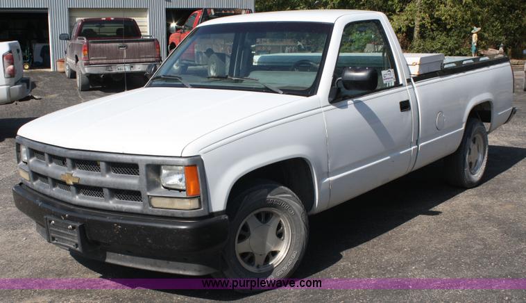 image for item A2335 1991 Chevrolet Cheyenne 1500 pickup truck