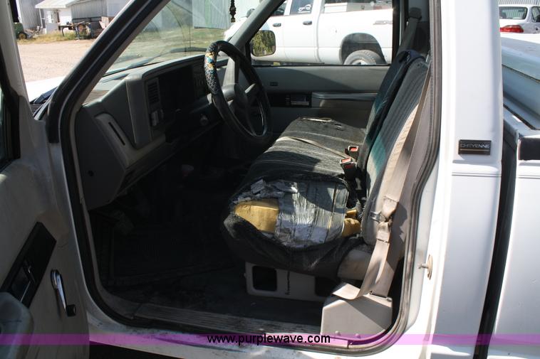 image for item A2335 1991 Chevrolet Cheyenne 1500 pickup truck