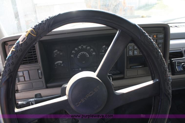 image for item A2335 1991 Chevrolet Cheyenne 1500 pickup truck