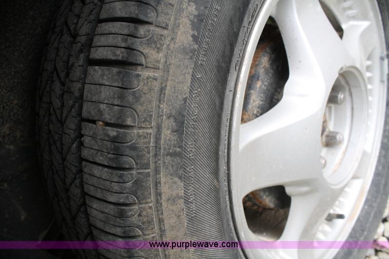 image for item A2350 1999 Ford Windstar SE mini van