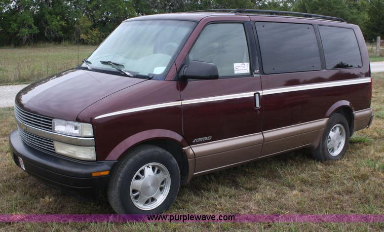 image for item A2352 1996 Chevrolet Astro LT van
