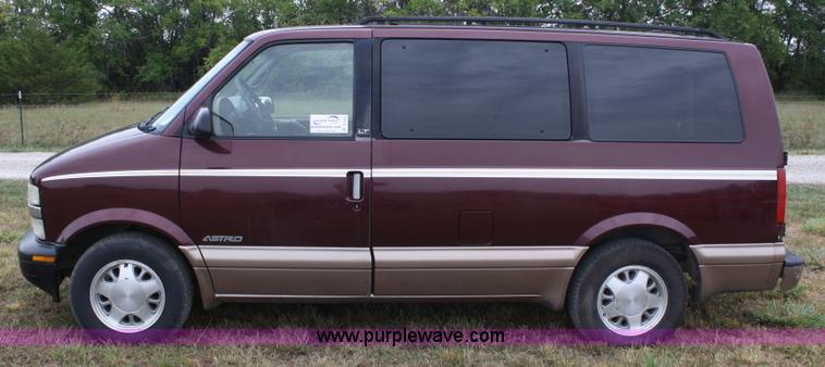image for item A2352 1996 Chevrolet Astro LT van