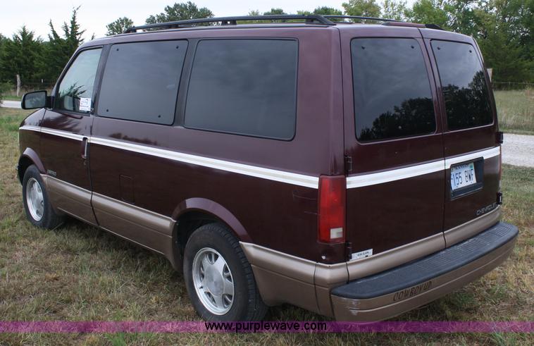 image for item A2352 1996 Chevrolet Astro LT van