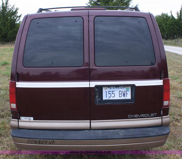 image for item A2352 1996 Chevrolet Astro LT van