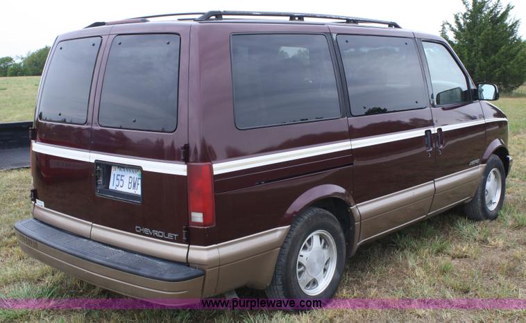 image for item A2352 1996 Chevrolet Astro LT van
