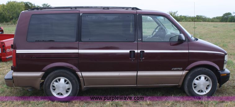 image for item A2352 1996 Chevrolet Astro LT van