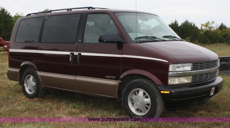 image for item A2352 1996 Chevrolet Astro LT van