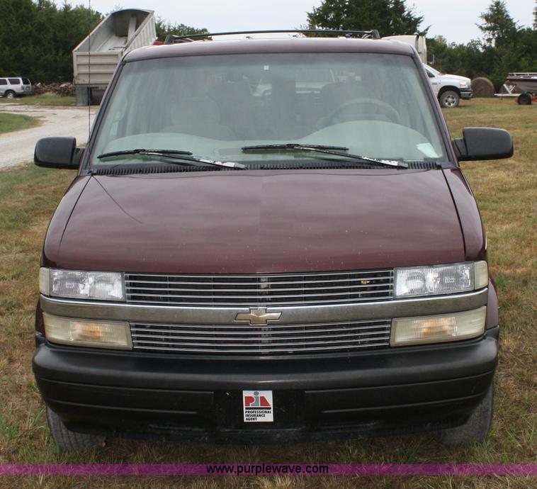 image for item A2352 1996 Chevrolet Astro LT van