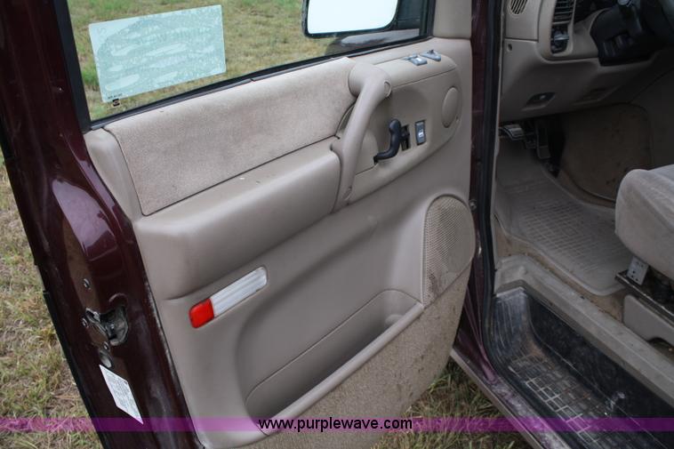 image for item A2352 1996 Chevrolet Astro LT van