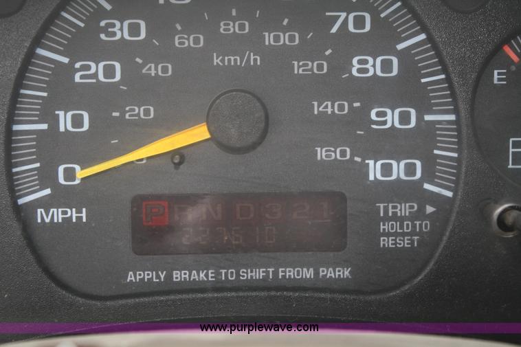 image for item A2352 1996 Chevrolet Astro LT van