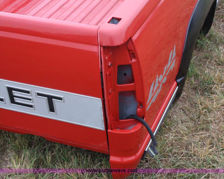 image for item A2353 1999 Chevrolet pickup bed