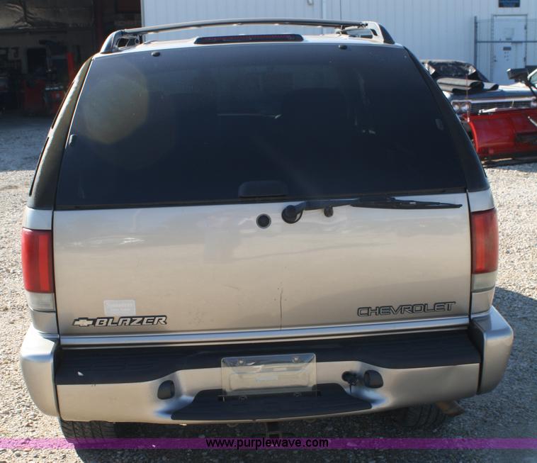 image for item A2358 2001 Chevrolet Blazer SUV