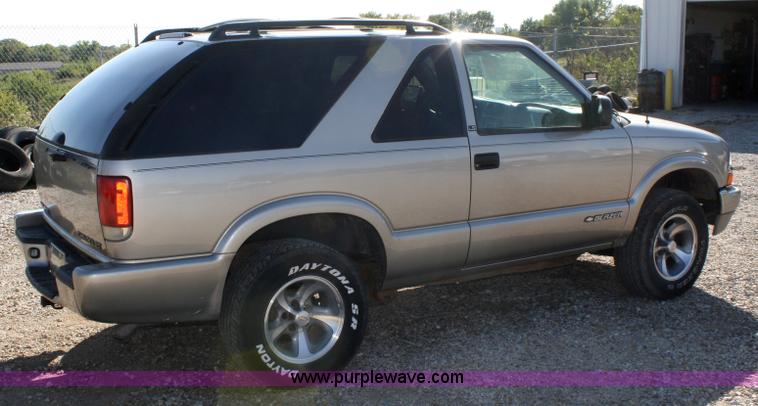image for item A2358 2001 Chevrolet Blazer SUV