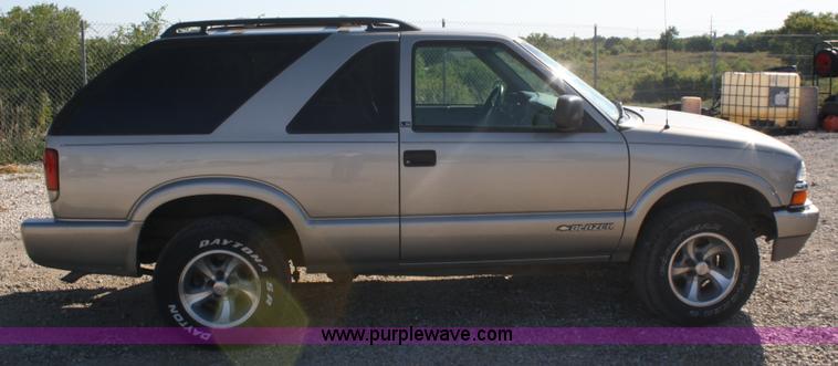 image for item A2358 2001 Chevrolet Blazer SUV