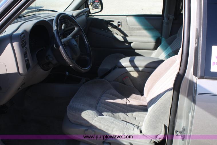 image for item A2358 2001 Chevrolet Blazer SUV