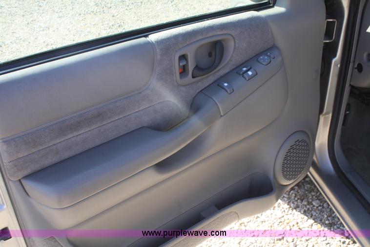 image for item A2358 2001 Chevrolet Blazer SUV