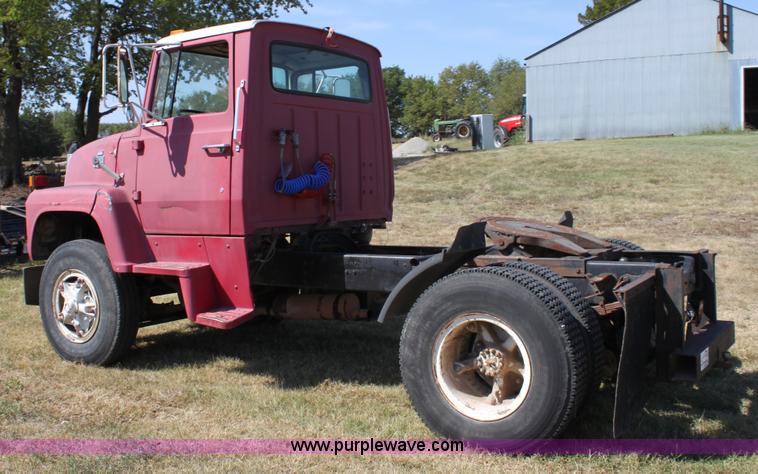 image for item A2817 1982 Ford LN800 semi truck