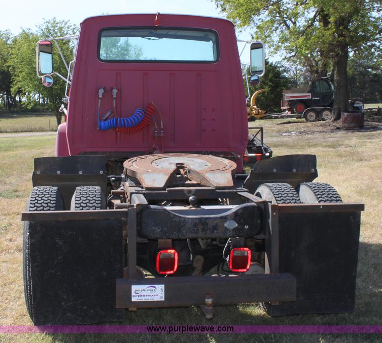 image for item A2817 1982 Ford LN800 semi truck