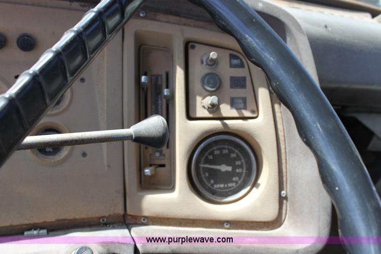 image for item A2817 1982 Ford LN800 semi truck