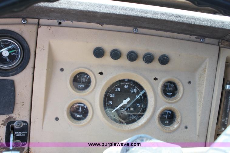 image for item A2817 1982 Ford LN800 semi truck