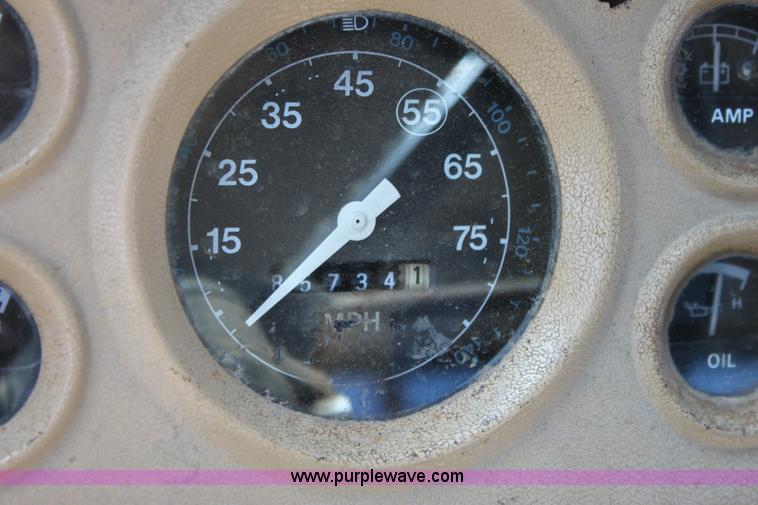 image for item A2817 1982 Ford LN800 semi truck