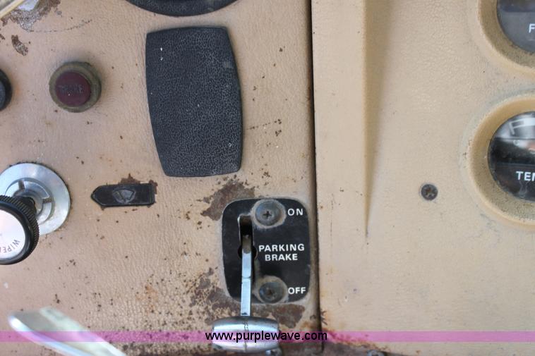 image for item A2817 1982 Ford LN800 semi truck