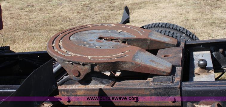 image for item A2817 1982 Ford LN800 semi truck