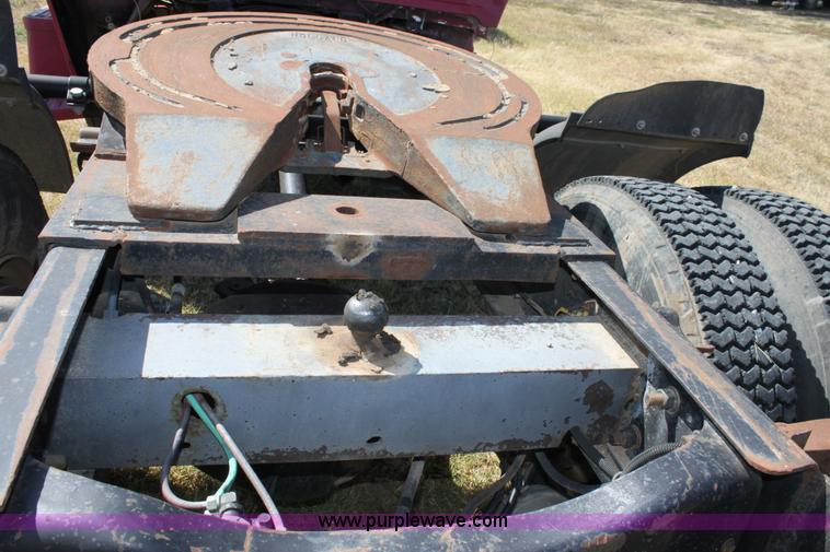 image for item A2817 1982 Ford LN800 semi truck