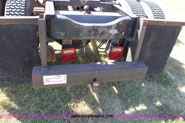 image for item A2817 1982 Ford LN800 semi truck