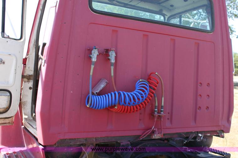 image for item A2817 1982 Ford LN800 semi truck